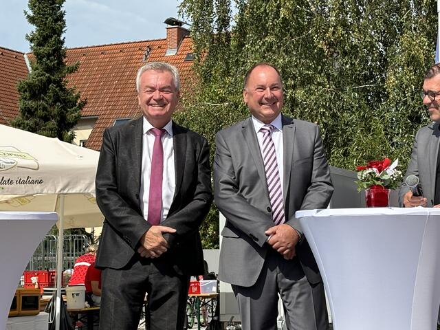 Zwei die sich gut verstehen: LH-Stv. Anton Lang und Bgm. a. D. Hubert Isker. | Foto: Brigitte Gady