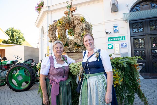 Die ehemalige Bezirksbäuerin Anna Brandstetter und Bezirksbäuerin Karoline Ofenböck. 