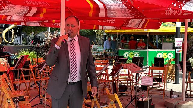 Ein allerletztes Mal griff Hubert Isker in offizieller Handlung zum Mikrofon um Danke an seine Gralligerinnen und Gralliger zu sagen. | Foto: Brigitte Gady