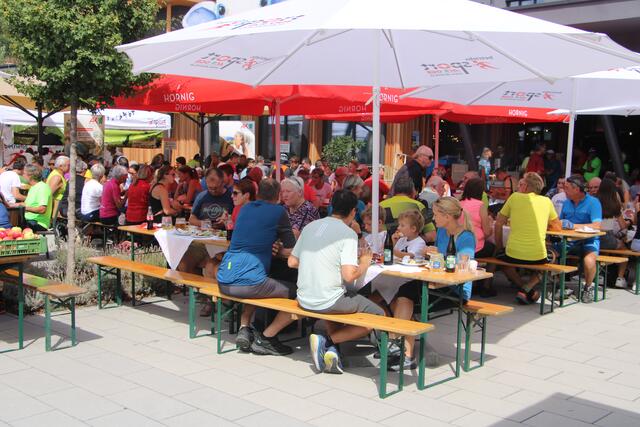 Genau 200 Personen radelten beim Familienradwandertag 2024 der Arbeiterkammer mit. | Foto: MeinBezirk/Hofmüller