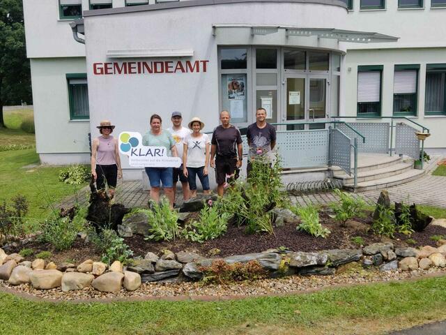 Vor dem Gemeindeamt wurden heuer Blumen angesetzt, die wenig Wasser brauchen und widerstandsfähig gegen Trockenheit sind. | Foto: Gemeinde Neustift