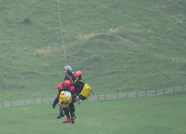 Die Bergrettung Tux, die Wasserrettung und der Polizeihubschrauber waren in Tux bei der Rettung von Teilnehmern einer Canyoningtour im Einsatz.  | Foto: zoom.tirol