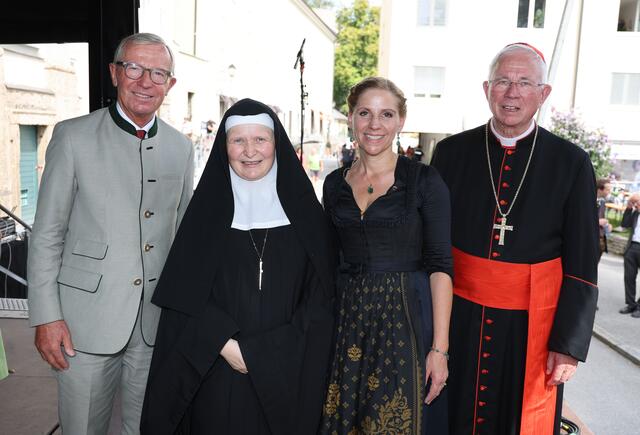 Landeshauptmann Wilfried Haslauer, Äbtissin Veronika Kronlachner, die Tiroler Landtagsabgeordnete Katrin Brugger und Erzbischof Franz Lackner. | Foto: Land Salzburg/Franz Neumayr