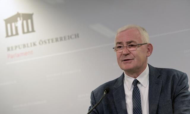 Martin Graf ist ein FPÖ-Urgestein und will erneut in den Nationalrat einziehen. | Foto: Herbert P. Oczeret / picturedesk.com