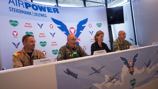 Raimund Riedmann, Gerfried Promberger, Barbara Eibinger-Miedl und Wolfgang Prieler zogen Airpower-Bilanz. | Foto: BH/Trippolt