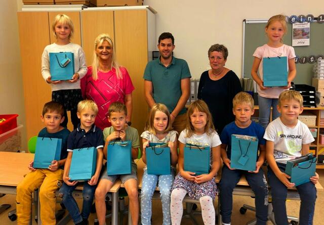 Hata Rydval, HIlde Juricka, Christian Blazek, Beatrix Hengstberger, Lara Haslinger 
Vorne sitzend von links nach rechts: 
Erik Kessel, Lukas Spiegl, Felix Maurer, Lena Zotter, Hanna Bender, Florian Meiringer, Raphael Pock | Foto: Stadtgemeinde Drosendorf-Zissersdorf