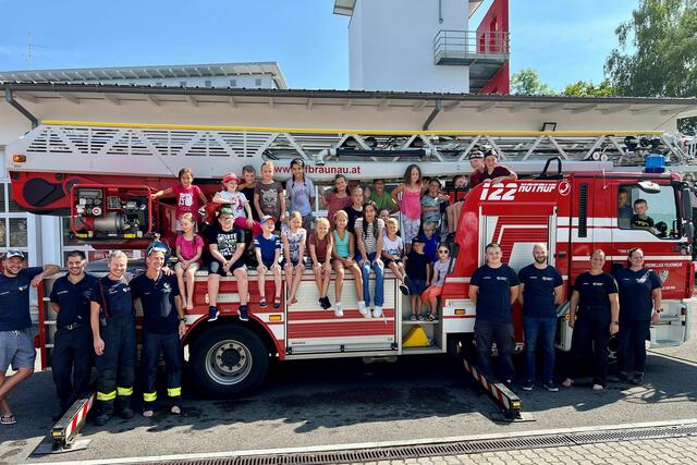 Viele Kinder haben einen Tag bei der Feuerwehr in Braunau verbracht. | Foto: Freiwillige Feuerwehr Braunau