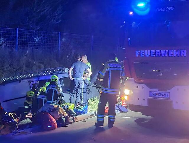 Die Freiwillige Feuerwehr Parndorf wurde vergangene Nacht zu einem Einsatz mit einer eingeklemmten Person gerufen. | Foto: FF Parndorf