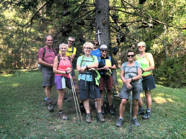 Rundtour mit traumhaften Ausblicken auf die Bergwelt. | Foto: Helga Beyerl