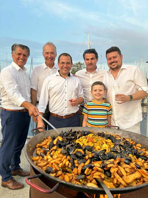 (v.l.) WB-Bezirksobmann Hans Lackner, WB-Landesobmann Peter Nemeth, WK-Präsident Andreas Wirth, NR Christoph Zarits, Frederik und Sebastian Siess.  | Foto: Wirtschaftsbund Bezirk Eisenstadt 