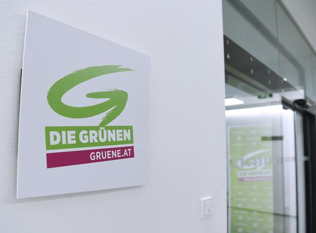 Alma Zadić, Meri Disoski und Lukas Hammer führen die Wiener Landesliste der Grünen für die NR-Wahl 2024 an. | Foto:  ROBERT JAEGER / APA / picturedesk.com