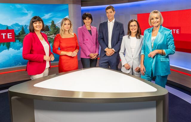 v. l. Sigrid Silgoner, Simone Lackner-Raffeiner, Manuela Vontavon Markus Kerschbamer, Landesdirektorin Esther Mitterstieler, Sabine Amhof | Foto: © ORF/Oskar Zingerle