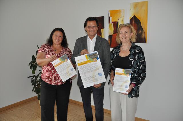 Marisa Fedrizzi (Dorf und Stadterneuerung), Bürgermeister Bernhard Heinl, Susanne Haselberger (Ingenieurbüro für Raumplanung und Raumordnung). | Foto: Marktgemeinde Michelhausen