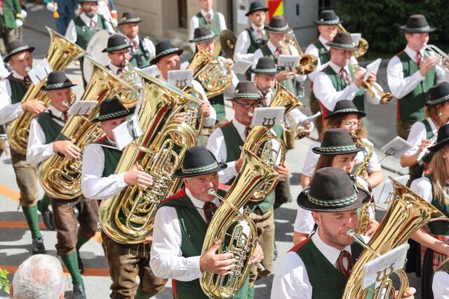 Musikkapellen, Trachtenfrauen, Goldhauben oder Aperschnalzer nahmen an den Feierlichkeiten teil. | Foto: Land Salzburg/Franz Neumayr
