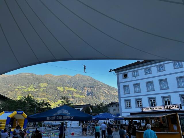 Kemeter Mich beim Überqueren der Highline | Foto: ClimbingZoo