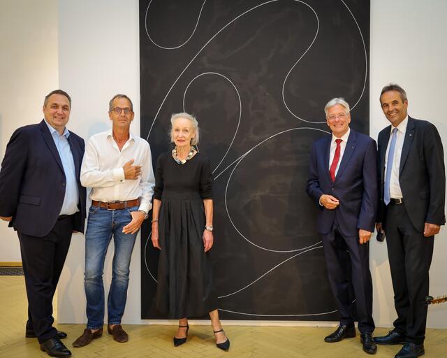 Jürgen Hartinger, Vorstandsvorsitzender, Gerhard Schöffmann, Aufsichtsrat, Gertrud Weiss-Richter, Kuratorin, LH Peter Kaiser, Kurt Tschemernjak, Vorstandsdirektor.
 | Foto: Fotocredit: Christian Winkler.