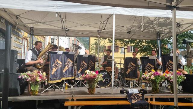 Tiroler 7er-Tragl", Hans Liner von Atlantis und die junge Band "The Jam Jar" sorgten für die musikalische Unterhaltung. | Foto: MeinBezirk