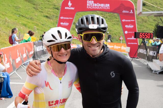 Strahlende Siegergesichter am Kitzbüheler Horn. | Foto: EXPA/R. Eisenbauer