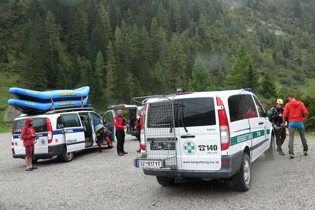 Die Bergrettung Tux, die Wasserrettung und der Polizeihubschrauber waren in Tux bei der Rettung von Teilnehmern einer Canyoningtour im Einsatz.  | Foto: zoom.tirol