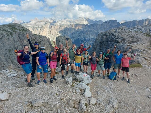 Eine Woche voll atemberaubender Tiefblicke, grandiosen Panoramen und einzigartigen Gipfelkreuzen liegt hinter den AV-Mitgliedern aus der Region Enns. | Foto: Alpenverein Enns