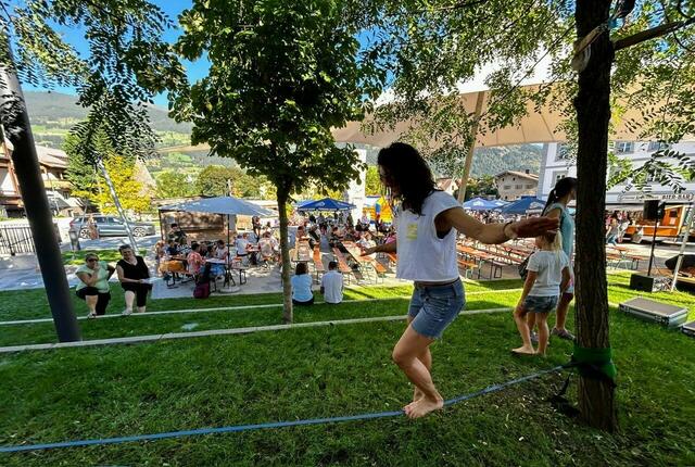 Tabea in Aktion auf der Slackline | Foto: ClimbingZoo