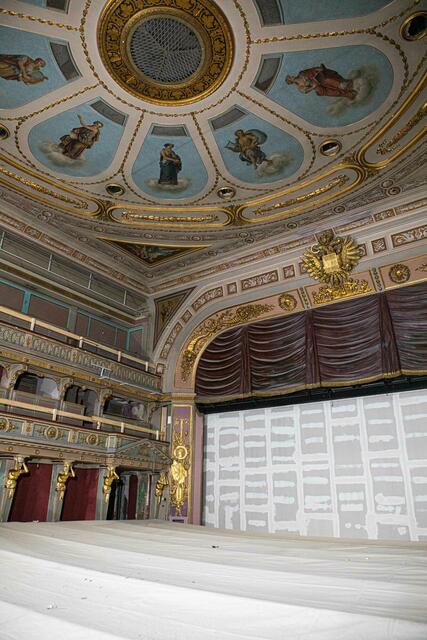 Der denkmalgeschützte Theatersaal wurde ebenfalls saniert. Dieser soll für das Publikum attraktiver sein.  | Foto: Barbara Nidetzky