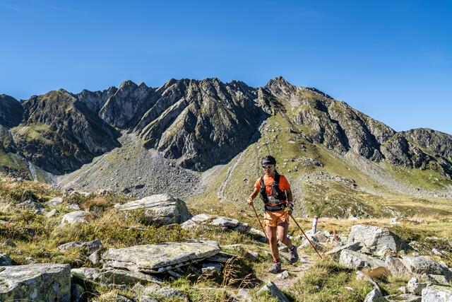 Knapp ging es bei den Damen auf der Langdistanz zu. Isabel Avens (GER) sicherte sich mit einer Zeit von 10:14:43 den Sieg. Nur 13 Minuten und 18 Sekunden dahinter folgte Anita Rai aus Nepal (NEP). Dritte wurde Sophia Huber (GER) mit einem Rückstand von 21 Minuten und 45 Sekunden. | Foto: adidas