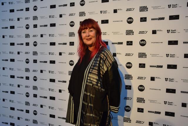 Veranstalterin Zigi Mueller-Matyas fieberte der Show entgegen.  | Foto: Patricia Hillinger/MeinBezirk