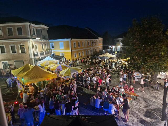 Der Marktplatz als schönes Ambiente für ein tolles Fest. 