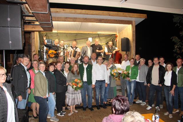 Hubert Lang und Fritz Kristoferitsch feierten beim "Pagger Buam"-Konzert gemeinsam ihren Geburtstag. | Foto: MeinBezirk/Hofmüller