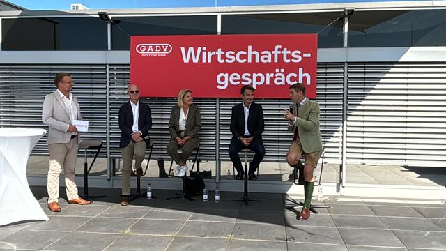 Knapp eine Stunde lang wurde angeregt disktutiert. | Foto: Brigitte Gady