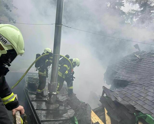 Der Rauch des Brandes war weithin sichtbar.  | Foto: FF Klosterneuburg