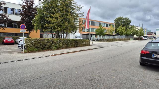 Am ersten Schultag von Unbekanntem angefahren: Eine 13-Jährige wurde auf der Zeileisstraße am Weg zur NMS 8 angefahren und schwer verletzt. | Foto: MeinBezirk