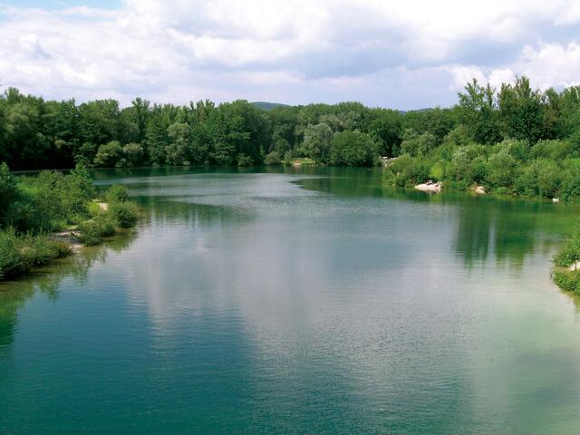 Rund um den Weikerlsee führt eine schöne Wanderroute. | Foto: Linz Tourismus