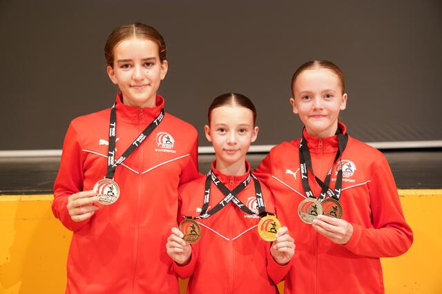 Das Kata Team bestehend aus Strodl, Schneeweiß und Treun | Foto: Frieways Karateklub