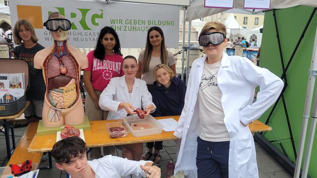 Schüler der BRG Gröhrmühlgasse am Bunten Stadtfest 2024. | Foto: BRG