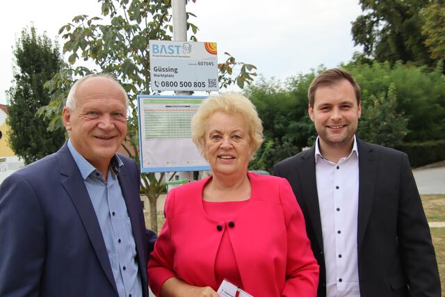 Über steigende Passagierzahlen freuen sich LAbg. Wolfgang Sodl, LAbg. Verena Dunst und 
SPÖ-Landesgeschäftsführer Kevin Friedl (von links). | Foto: Martin Wurglits