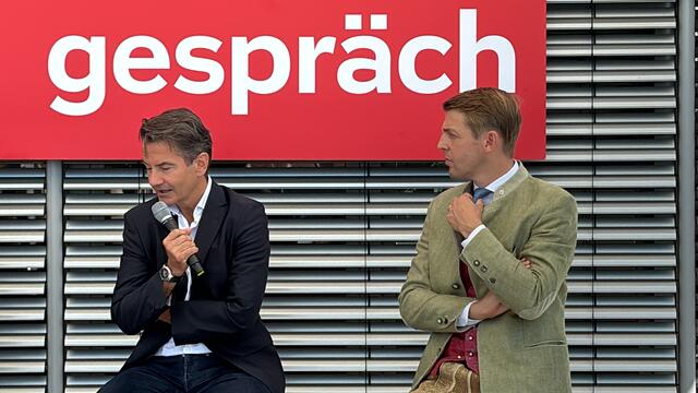 Roland Weißmann weißt darauf hin, dass nur der Mitarbeiter, die Mitarbeiterin vor Ort die aktuellsten Bilder der Region liefern kann, das schafft kein streaming Dienst. | Foto: Brigitte Gady