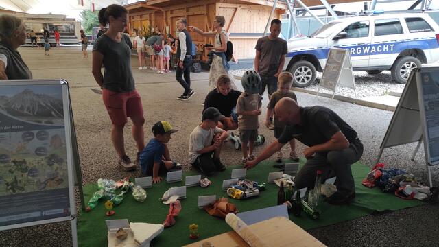 Auch die Kleinen sind schon äusserst interessiert! | Foto: Tiroler Bergwacht - Einsatzstelle Stubai