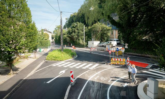 Von der Hübnergasse kommend die neue Kreuzung zur Reichenhaller Straße mit dem farblich markierten Übergang rechts. | Foto: Stadt:Salzburg - Alexander Killer