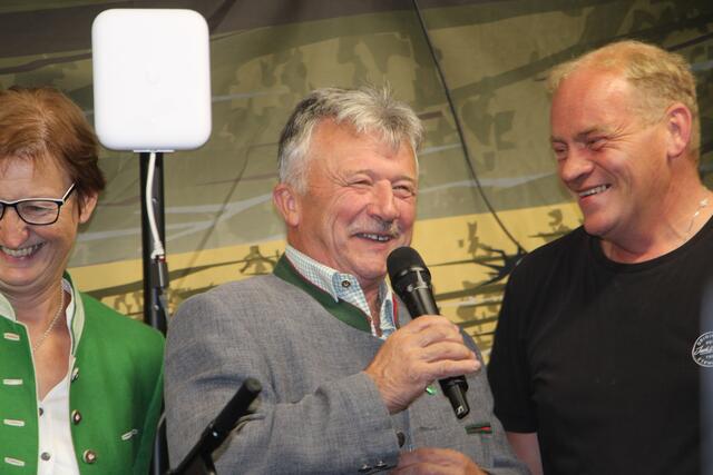 LAbg. Hubert Lang feierte seinen 60iger, Fritz Kristoferitsch von den "Edlseern" seinen 48. Geburtstag. | Foto: MeinBezirk/Hofmüller