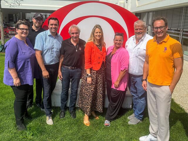 Sonja Glanznig (Vorstand Faschingsgilde), Michael Dietz (Kulturminister), Stefan Gaggl (Vizekanzler),   Franz Kleinbichler (Spielleiter), Barbara Holzapfel (Faschingsregisseurin), Anita Reinbacher-Ronacher (ORF-Redakteurin), Karl Glanznig (Kanzler), Florian Illich (ORF-Sendungsverantwortlicher) - (v.l.n.r.) | Foto: Villacher Fasching