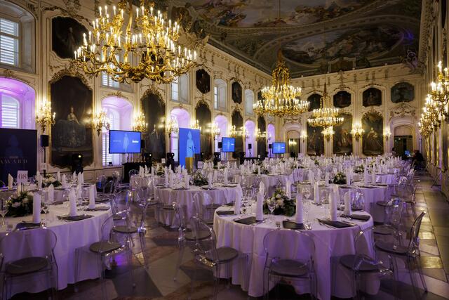 Der Riesensaal der Kaiserlichen Hofburg bot abermals den stilvollen Rahmen für die Gala rund um die Verleihung des TIROLERIN Awards. | Foto: TIROLERIN / Hetfleisch