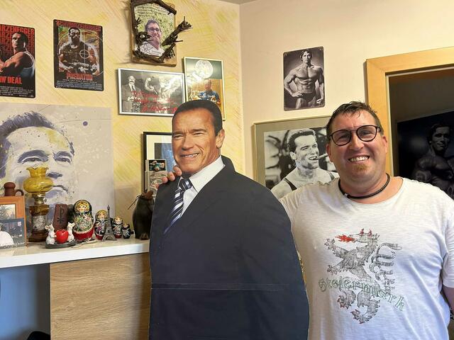 Stephan Weiß mit seinem großen Idol, das er im Vorjahr in Wien auch persönlich getroffen hat.  | Foto: Privat 