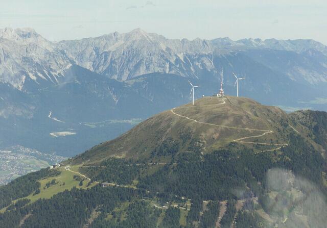 Windräder am Patscherkofel? Tirol diskutiert über die Energiegewinnung. (Darstellung der NEOS aus dem Jahr 2022) | Foto: MeinBezirk