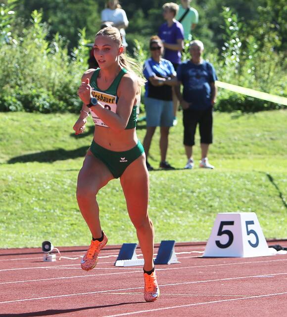 Die 16-jährige Amelie Kofler aus Haiming räumte bei den jüngsten Leichtathletik-Events ordentlich ab. | Foto: Tiroler SprintChampion
