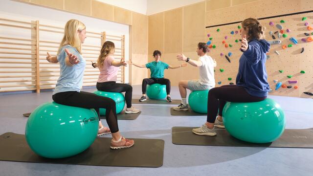 Eine neue Sporthalle bietet zahlreiche Möglichkeiten, körperlich aktiv zu werden.  | Foto: Florian Albert