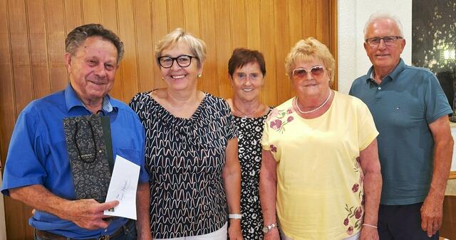 Auf dem Foto zu sehen (von links nach rechts): Franz Heindl (85er), Anneliese Andre (70er), Hedwig Hofer (Obfrau), Christa Heger und Georg Andre | Foto: Senioren Großinzersdorf