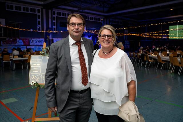 HAK-Direktorin Irene Wiesinger mit ihrem Ehemann beim letztjährigen HAK-Ball in Schärding. | Foto: Florian Kronawitter/zema-medien.de