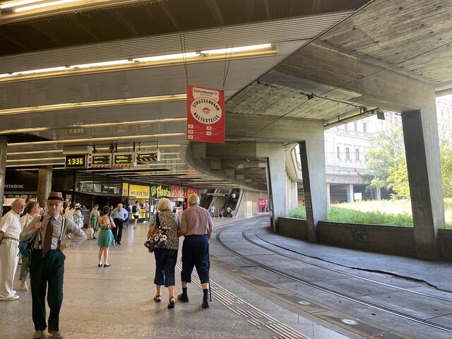 Bei der Passage handelt es sich, laut MA 28, um einen Fluchtweg. | Foto: Teischl/ MeinBezirk